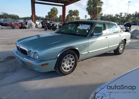 2001 Jaguar Xj8 z USA, uszkodzony, nr VIN SAJDA14CX1LF39898